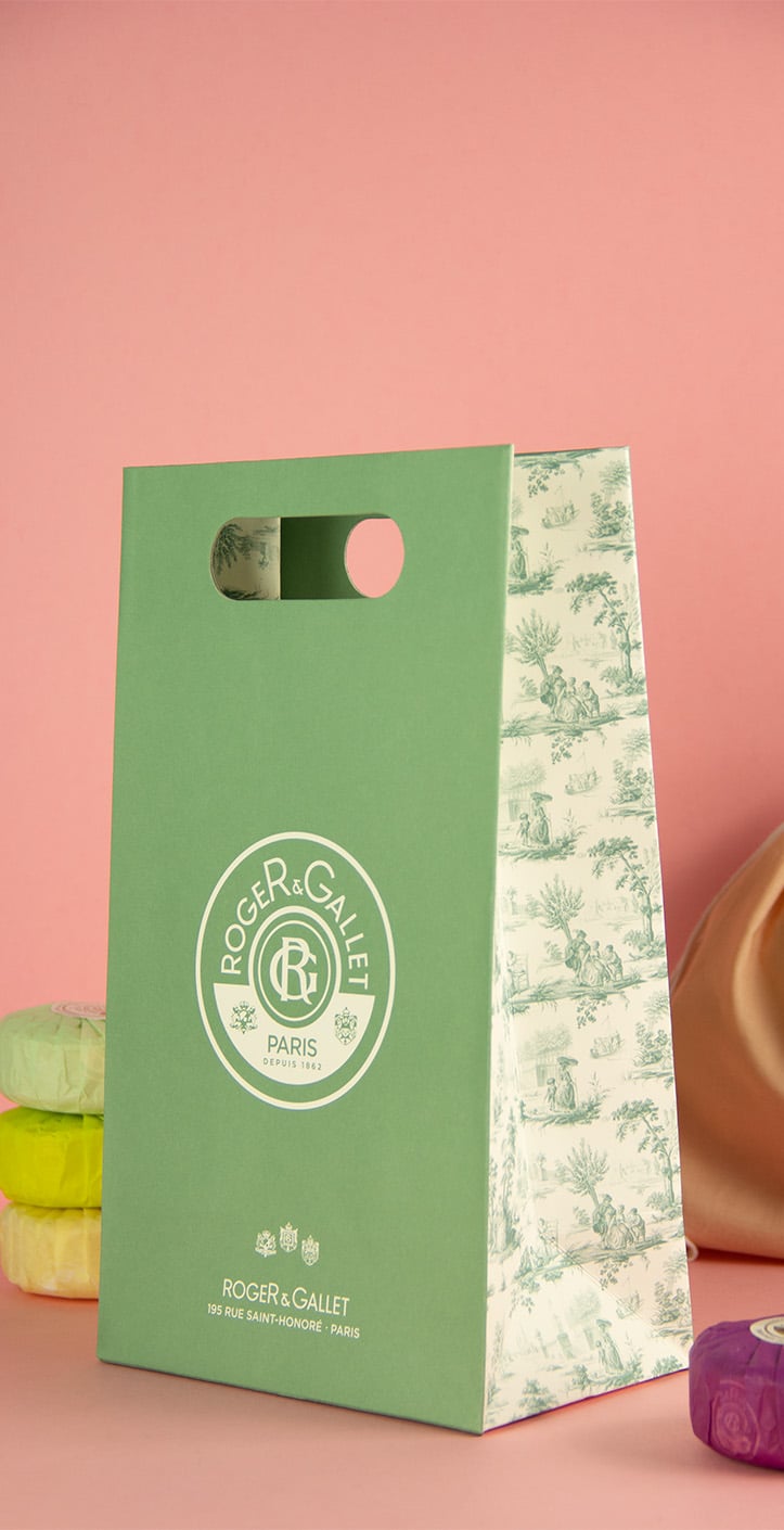 Shopping bag et pochon avec savon Roger & Gallet.