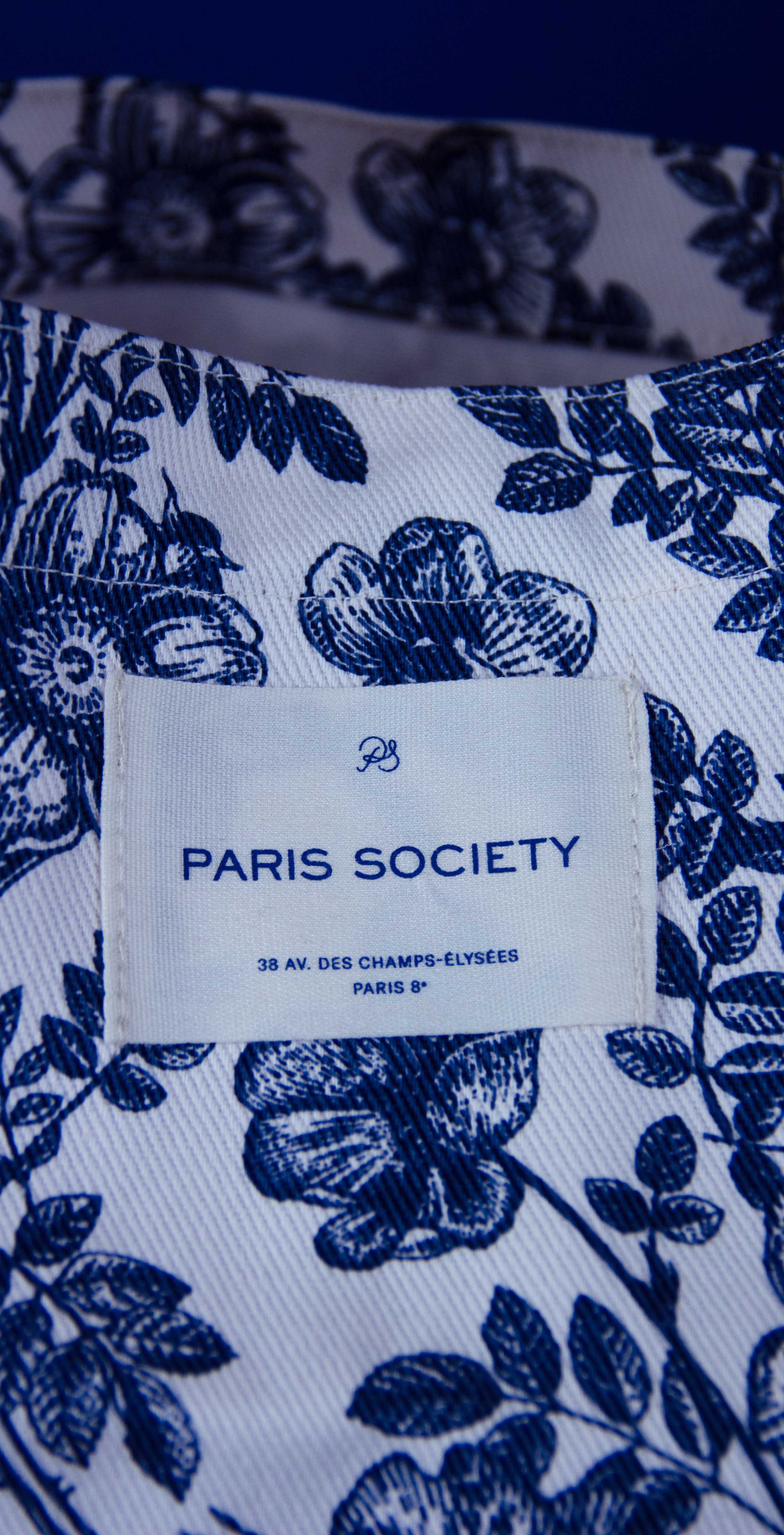 Tote bag garden party de Paris Society avec finition couture et griffe personnalisée.