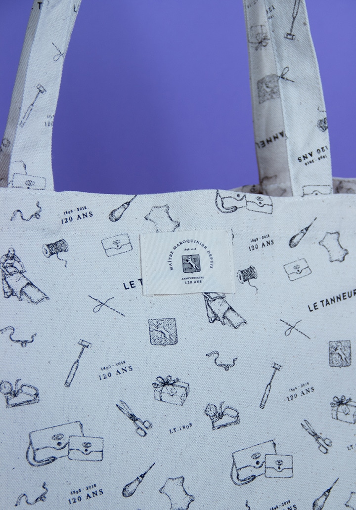 Tote bag Le Tanneur avec griffe cousue et imprimée sur-mesure.