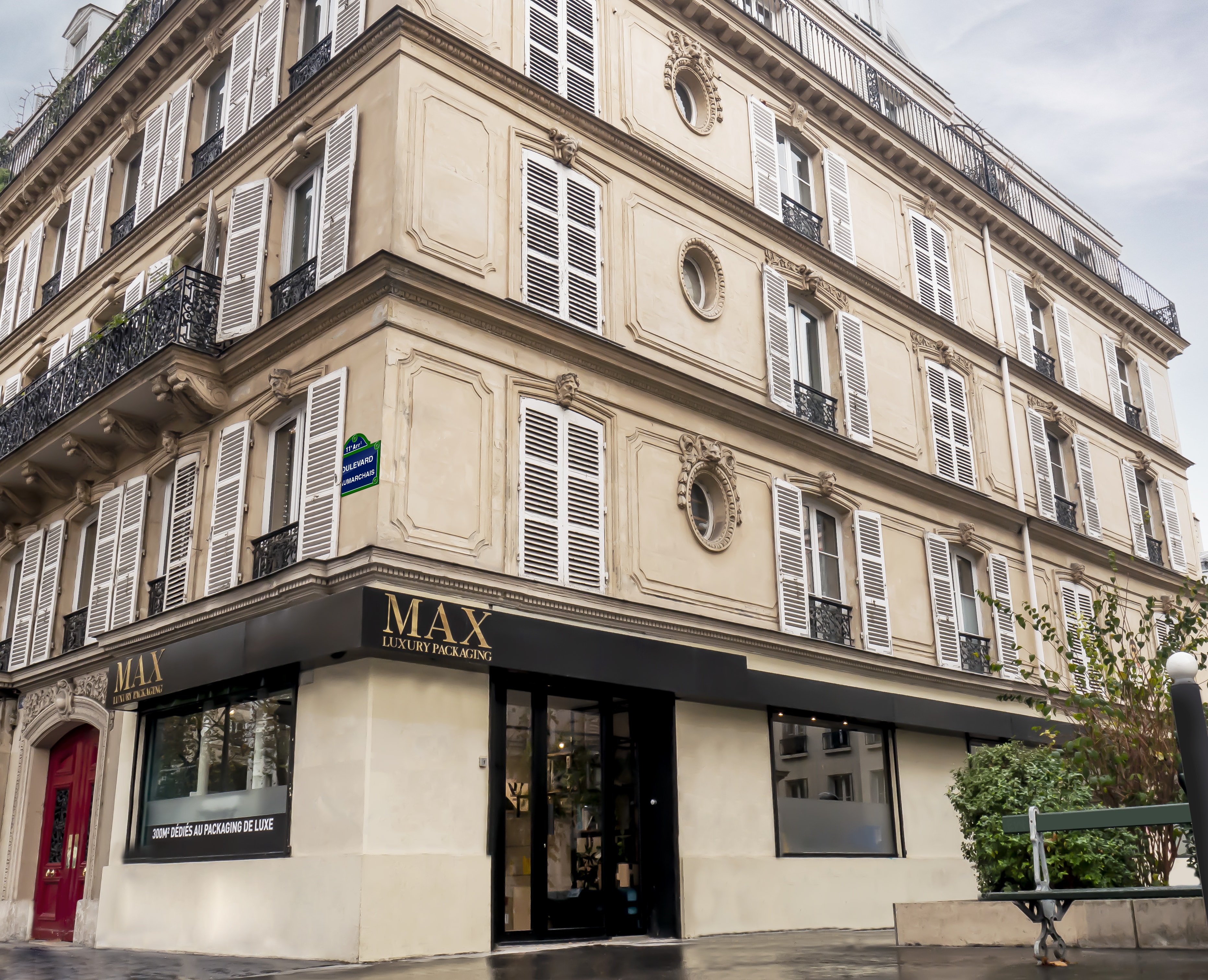 Bureaux de Max Luxury Packaging au 74 boulevard Beaumarchais à Paris avec notre showroom de 300 mètres carrés dédiés au packaging de luxe.
